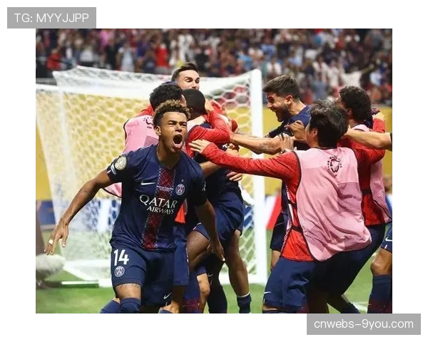 巴黎圣日耳曼主场攻势如潮，拜仁防线在压力下出现多次失误